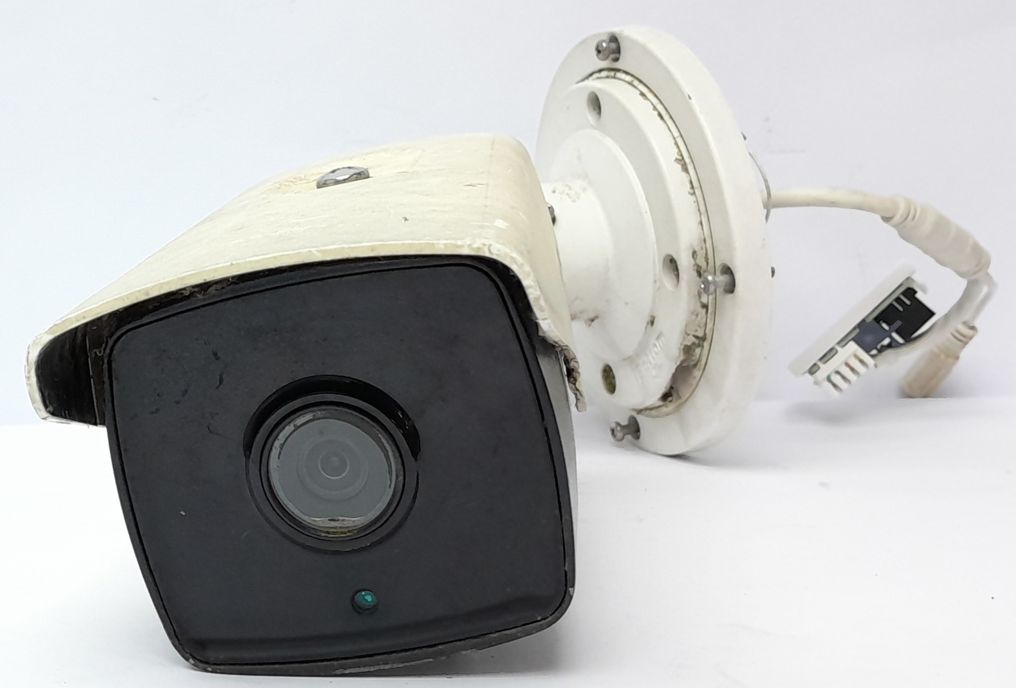 20250825_220250 Hikvision IR Network Camera DS-2CD2T42WD-I5 - Image 1