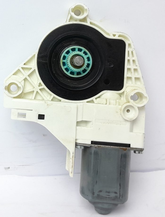 Porsche Cayenne Front Left Door Window Regulator Motor 2014 8K0959811A - Image 2