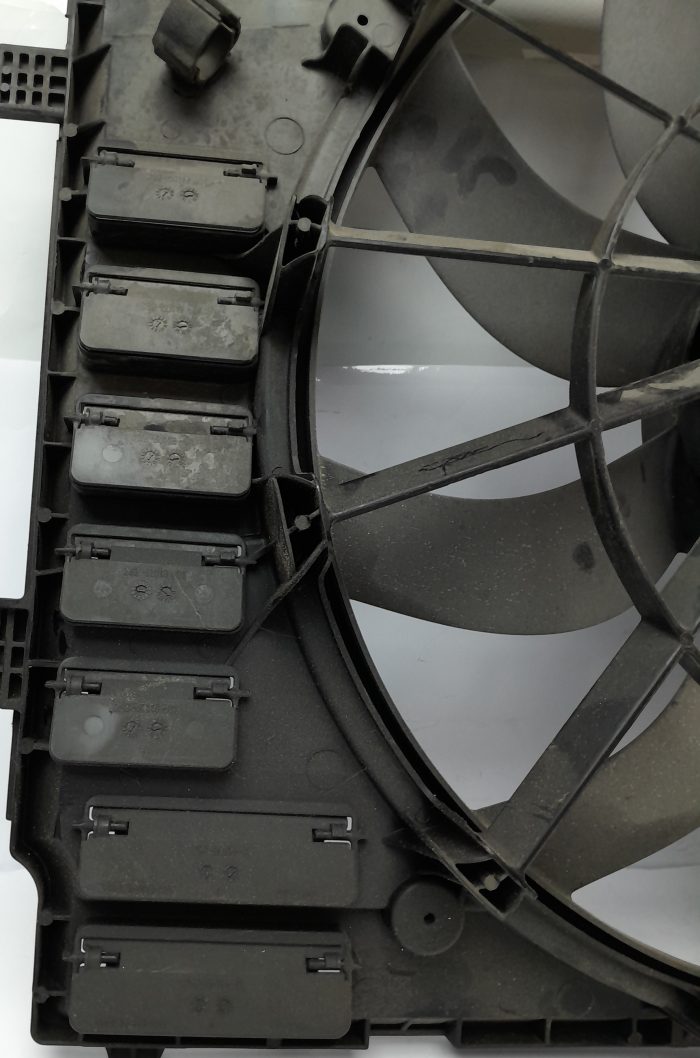 Porsche Cayenne Engine Cooling Fan Radiator 7P0121207B - Image 7