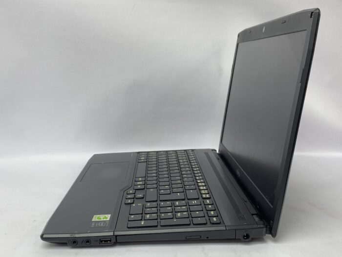 Fujitsu_Lifebook_A555_4