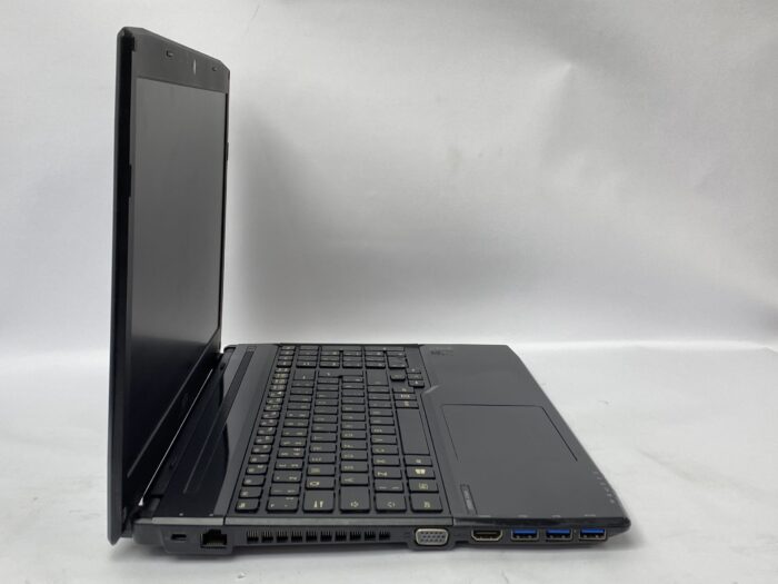 Fujitsu_Lifebook_A555_4