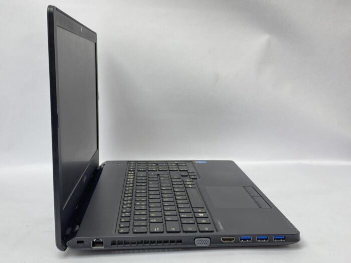 Fujitsu_Lifebook_A555_4