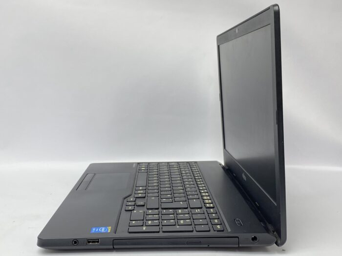 Fujitsu_Lifebook_A555_5