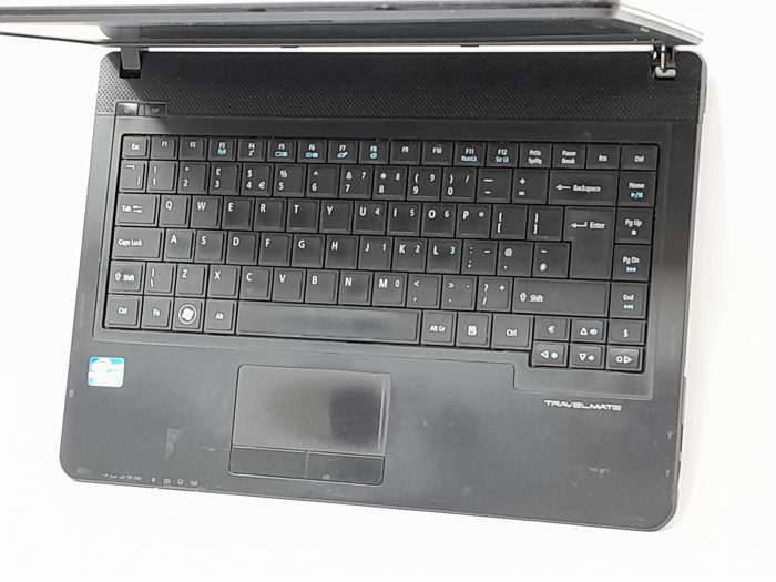 Acer_Travelmate_P243_3