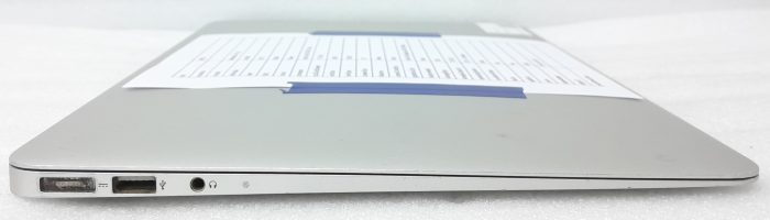 Apple_MacBook_Air_5,2_4