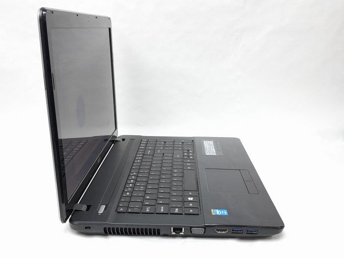 Acer_Aspire_E1_772_3