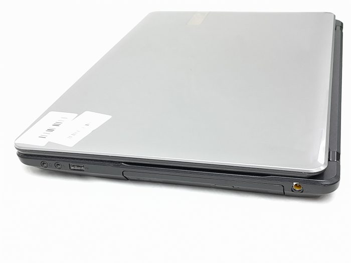 Acer_Aspire_E1_772_4