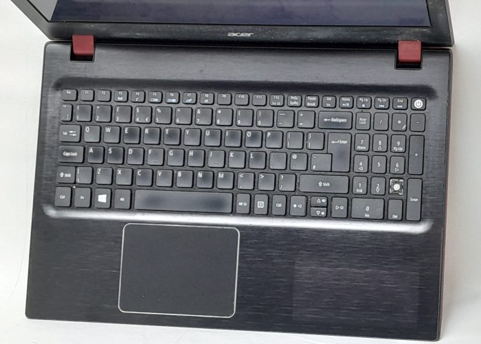 Acer_Aspire_F5571_2