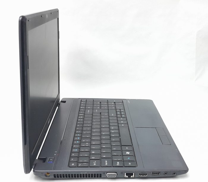 Acer_Travel_Mate_5735_4