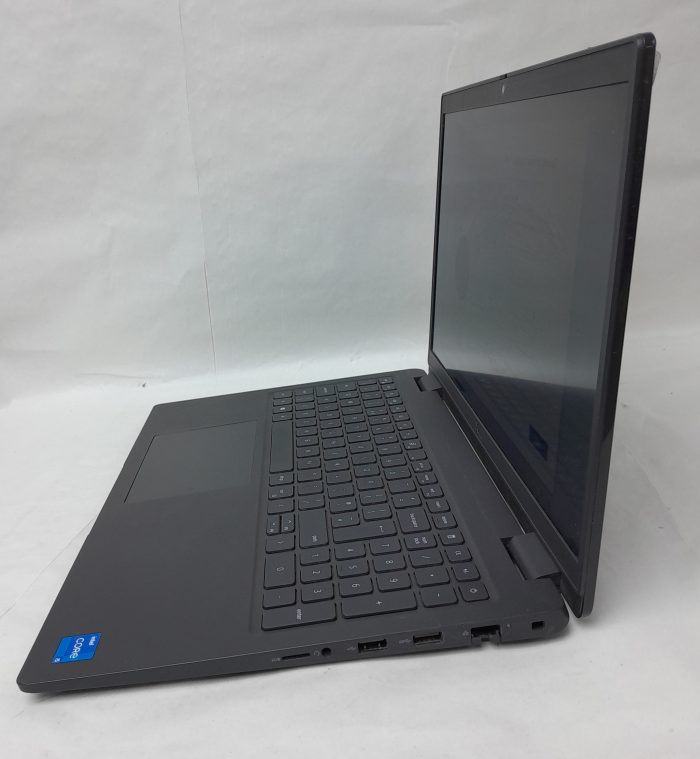 Dell_Latitude_3520_2