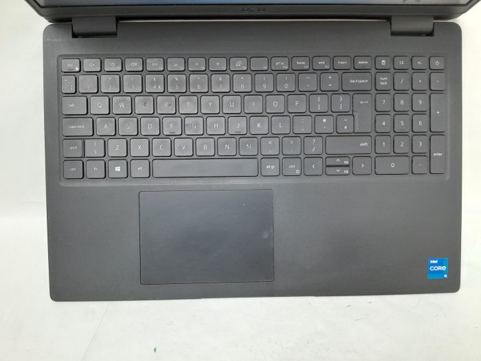 Dell_Latitude_3520_3