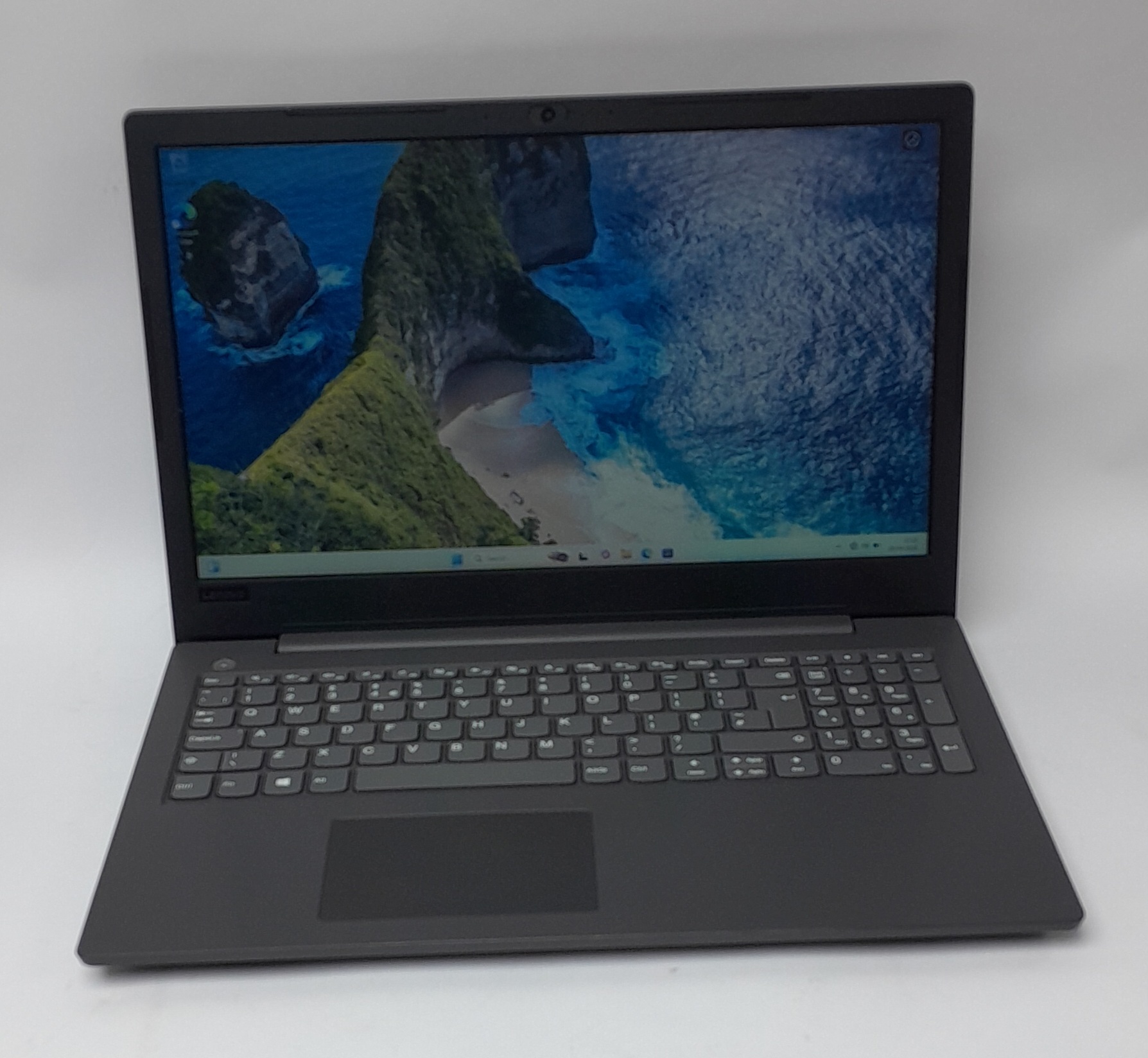 Lenovo_V130_1.jpg Lenovo_V130_1