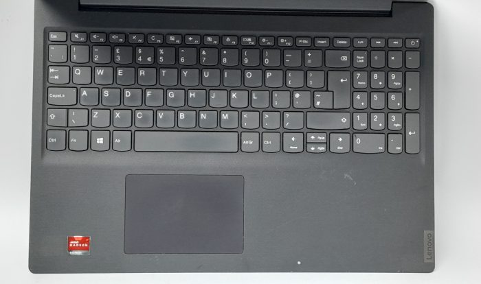 Lenovo_V15-ada_2