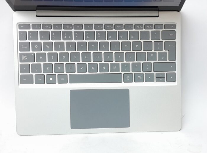 Microsoft_Surface_Laptop_Go_1943_2