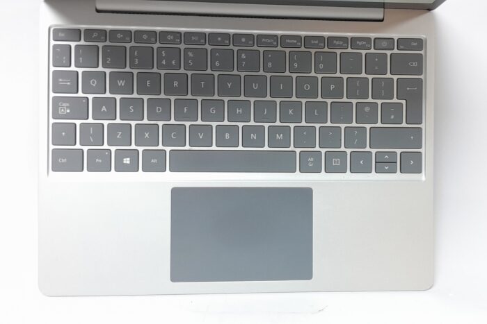 Microsoft_Surface_Laptop_Go_1943_2