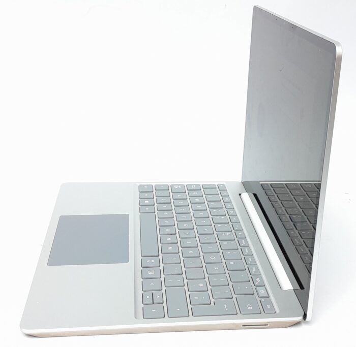 Microsoft_Surface_Laptop_Go_1943_3