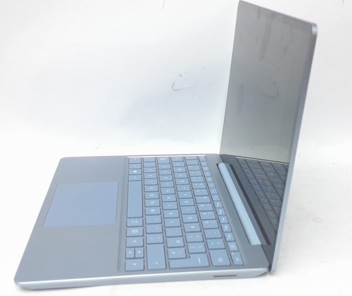 Microsoft_Surface_Laptop_Go_1943_3