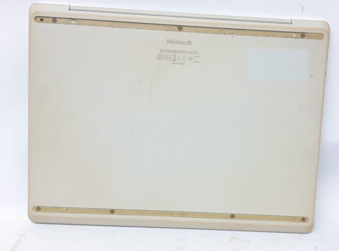 Microsoft_Surface_Laptop_Go_1943_6
