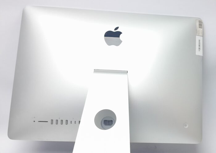 Apple_iMac_18,2_3