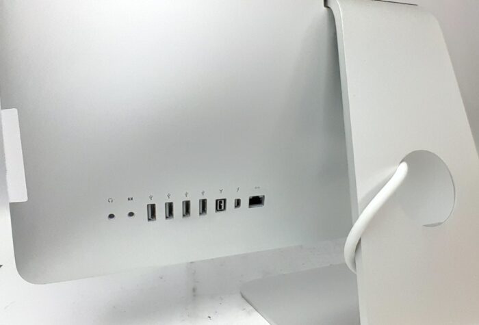 Apple_imac_21,1_4