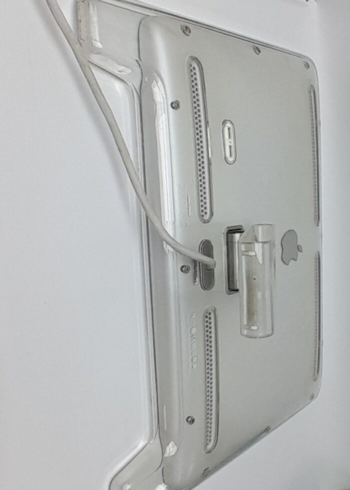 Apple_Cinema_Display_A1038_3