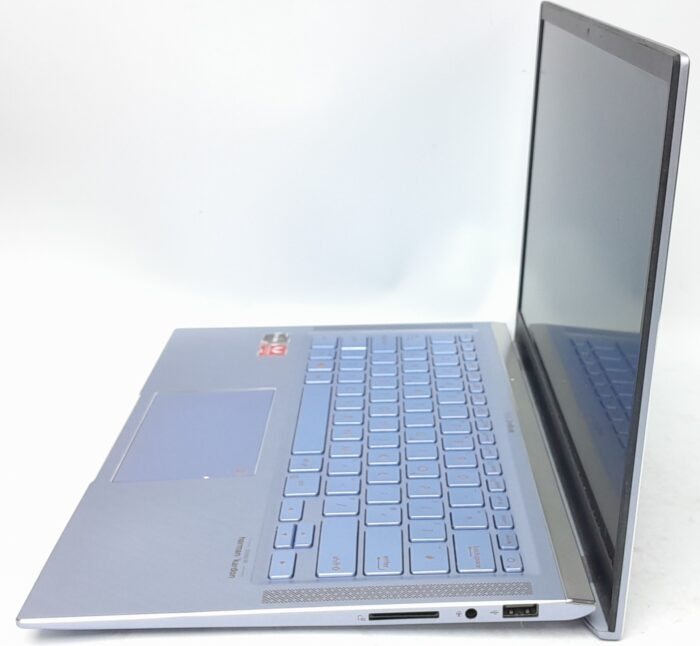 Asustek_Computer_Inc._Zenbook_Ux431D_3