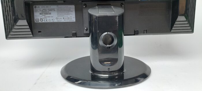 Lg_Flatron_L225ws_3