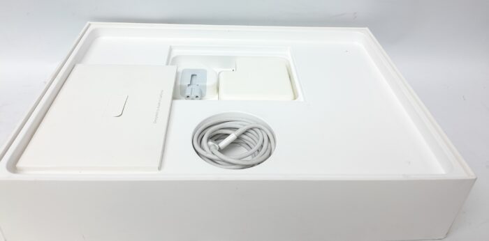 AppleMacbook Pro 13,2