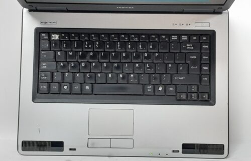 Toshiba_Equium_L40-17m_2