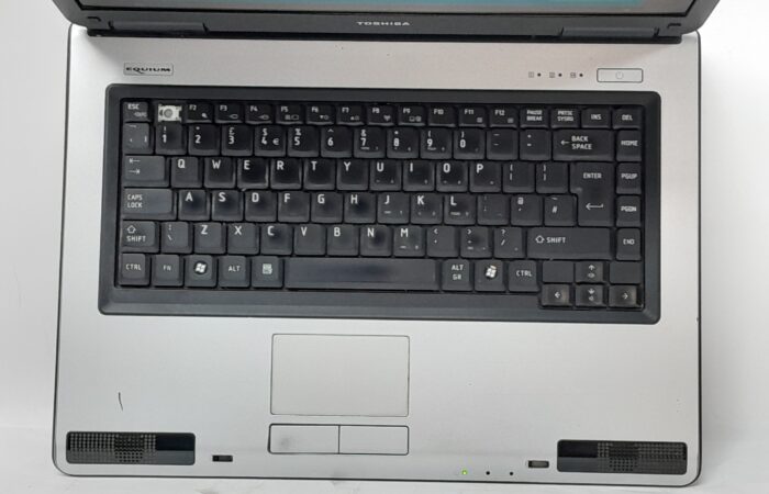 Toshiba_Equium_L40-17m_2