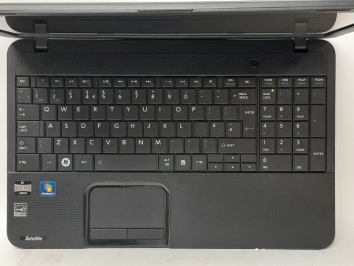 Toshiba_Satellite_C850d-107_2