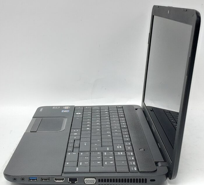 Toshiba_Satellite_C850d-107_3