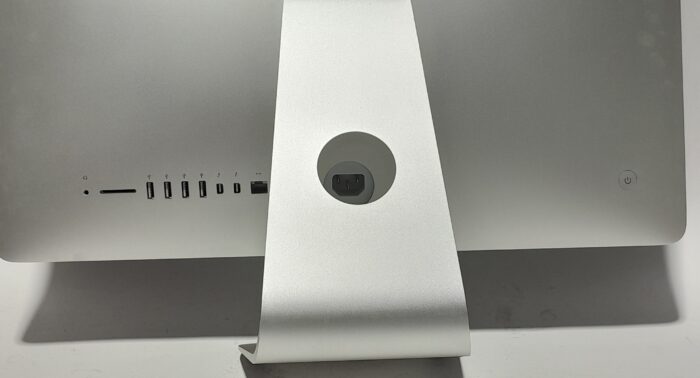 Apple_iMac13,1_2