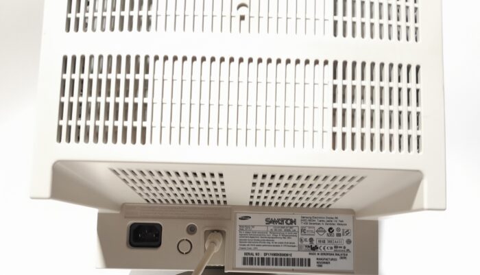Samsung_Samtron_75e_3