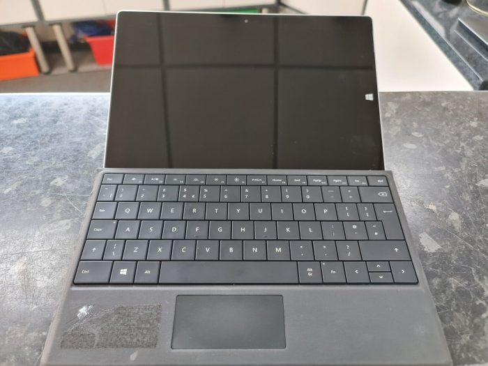 Microsoft Surface 3 Model 1645 AMD x7-Z8700 CPU 4GB RAM 64GB SSD Windows 11 - Image 2