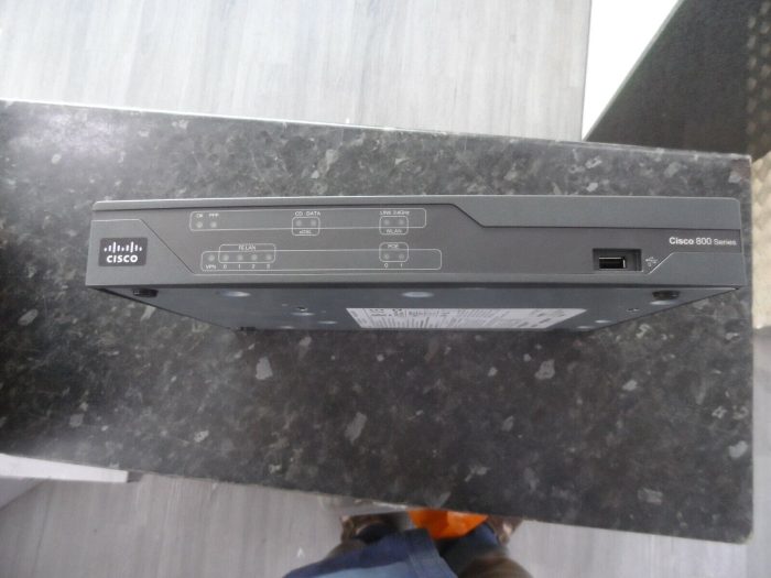 Cisco 880 series router - Cisco887VA-SEC-K9 V02 never used still in the box - Image 2