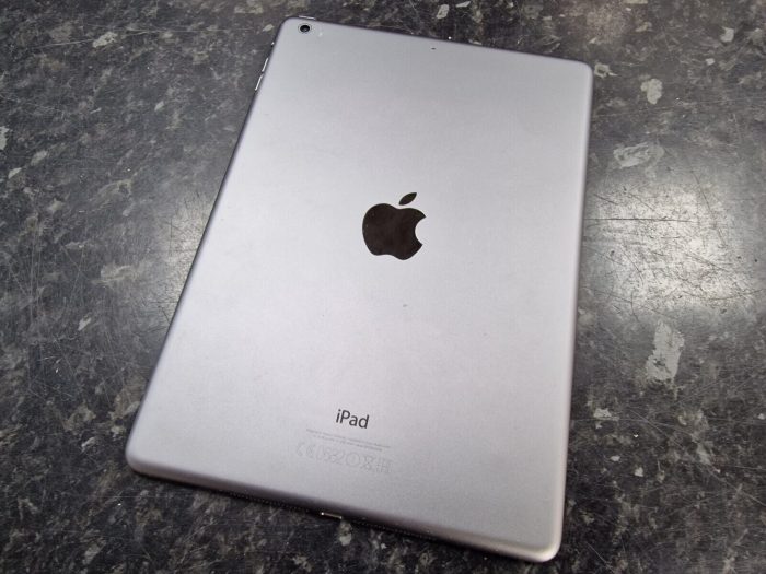 Apple iPad Air A1474 1st Gen 16GB Silver Unlocked IOS 12.5.7 - Image 2