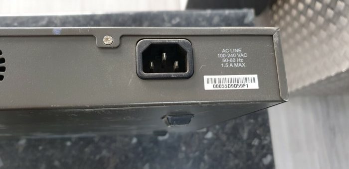 D-Link DES-3250TG 48-Port 10/100 Network Switch No Brackets - Image 6