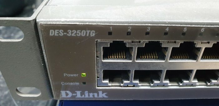 D-Link DES-3250TG 48-Port 10/100 Network Switch No Brackets - Image 2