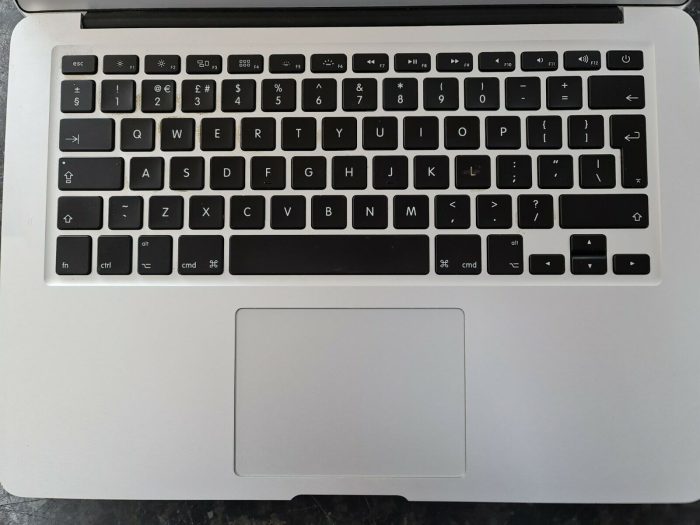 MacBook Air 1 3’’ Early 2015 Intel Core i5 4GB RAM Good Screen - Image 6