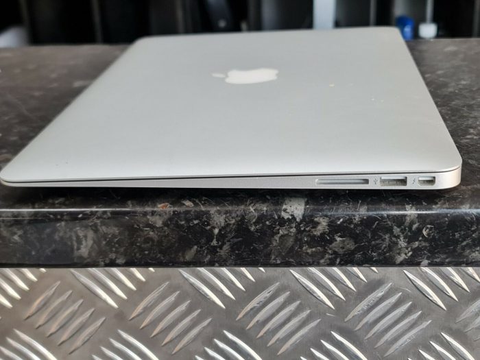 MacBook Air 1 3’’ Early 2015 Intel Core i5 4GB RAM Good Screen - Image 8