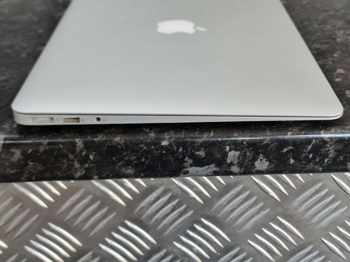 MacBook Air 1 3’’ Early 2015 Intel Core i5 4GB RAM Good Screen - Image 9