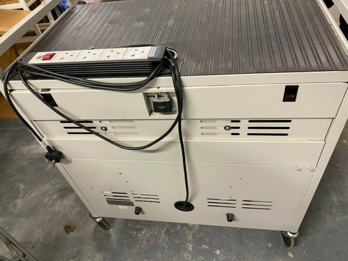 Bradford laptop cabinet Laptop Charging Cabinets x 16 - Image 3
