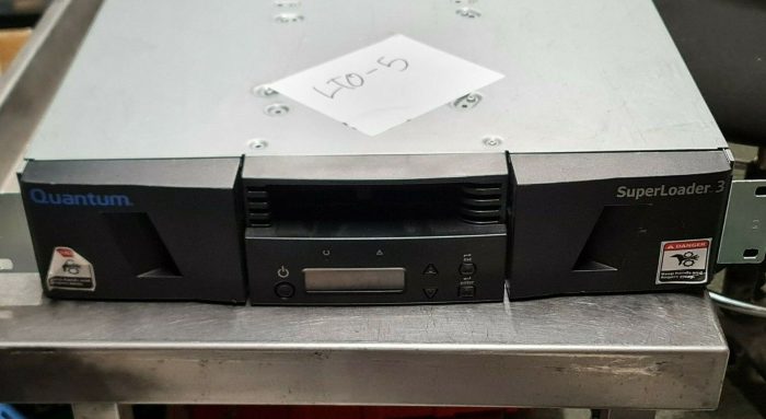 Quantum Superloader3 L700 with LTO5 SAS tape drive 16-Slot Autoloader - Image 2