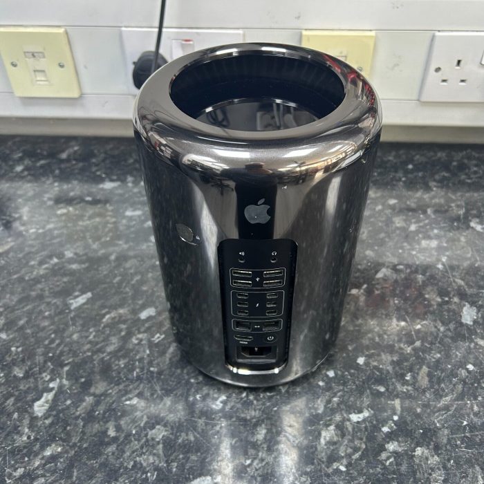 Apple Mac Pro 2013 6 Core Xeon E5 3.5GHz 1TB SSD 16GB RAM 2 x D700 6GB - Image 2