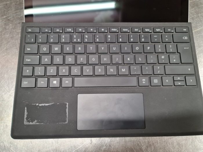 Microsoft Surface Pro 4 1724 M3-6Y30 CPU 4GB Ram 128GB SSD Windows 11 - Image 9